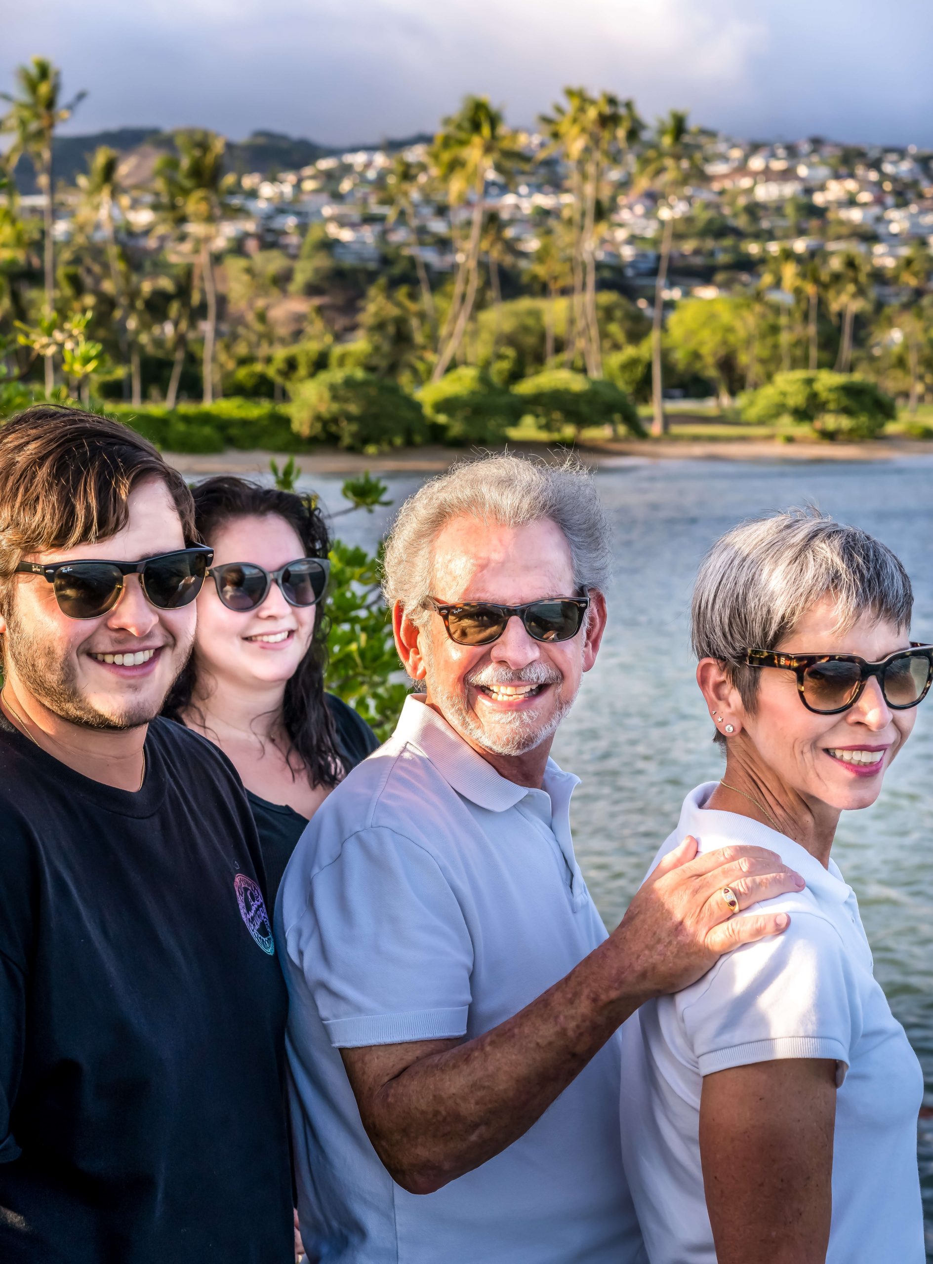 Ken Gilbert, Jean Santos and family pic at beach